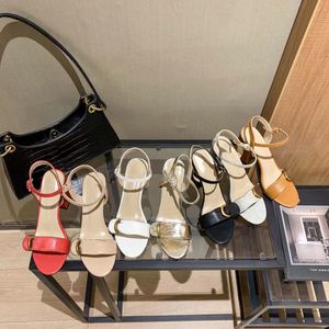 Luxury Metallic Laminate Leather Mid Heel Sandal Women Justerbar ankelband Sandaler Designer Slipper Dress Shoes 01