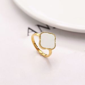 Clover Ring Designer ringer Fyra bladguldpläterade mångsidiga smycken för kvinnlig blommor för kvinnors jubileumsgåva Estetik Valentine Day Ring Set Gift