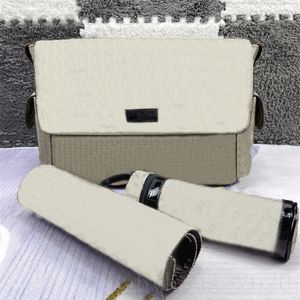 Empilhadores de fraldas bolsa de fraldas de couro designer moda popular menina compras de rua sacoche carta bordado viagem ao ar livre bolsa portátil portátil para mamãe XB049 C23