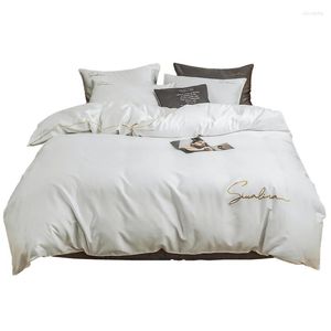 Conjuntos de roupa de cama 2023 lençol de cama duplo de algodão simples para uso doméstico capa de colcha bordado debrum confortável cor branca