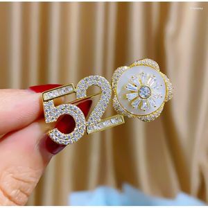 Broches numéros simples 520 pétale tourné pour femme broche coréen luxe Zircon broche pull manteau accessoires Corsage mère cadeau