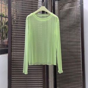 女性用Tシャツ夏の女性アイスシルクメッシュ日焼け止め服ロングスリーブTシャツ薄いソリッドオーバーラップトップキャンディーカラーボトムシャツ