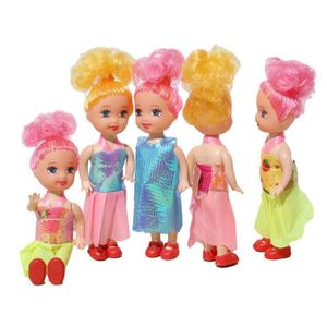 Dolls Princess Mini Girl Doll Ubrania i akcesoria, w tym jeden zestaw strojów odzieżowych Kolorowe sukienki do włosów 230629