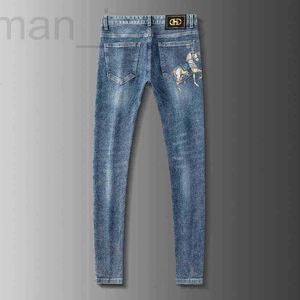 Herr jeans designer vår sommarmärke elastisk koreansk version smal passande fötter gyllene hästtryckt blå byxor qobd