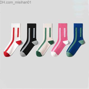 Skarpetki męskie Socks Oryginalny design Combed Botton Spring Autumn Stripe Prosty oddychający Man Street Fashion Exquipite Craft Medium Crew Z230630