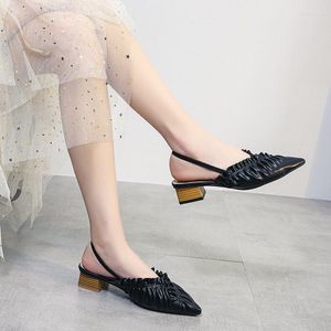 Sandalet 2023 Kadın Yaz Modası Sivri Burun Düşük Topuk Baotou Saf Renk Bayanlar 4343