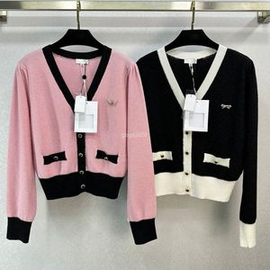 23 FW Women Sweaters Knits Designer Tops With Bow Letter Brooch Girls Cashmere Milan Runway Designer Crop Top Shirt High End Elasticity Cardigan Jacket Outwear