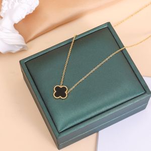 Vierblättriges Kleeblatt Halskette Designer-Schmuckset Anhänger Halsketten Armband Ohrstecker Gold Silber Perlmutt Grüne Blume Halskette Gliederkette Damen mit Box