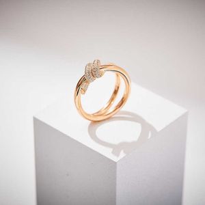 Designer marka dolegliwości gu sam ten pierścień węzeł s925 srebrny zestaw złotych 18 -karatowych z cyrkonem prosta wstążka temperamentowa r