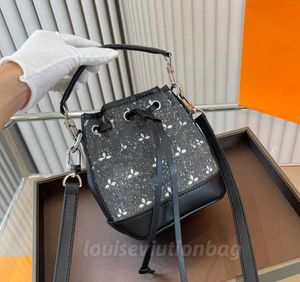 Het designer berömda handväskor lady axel väskor läder hink väska kvinnor blomma tryck crossbody totes handväska canvas väska stitchwork denim väska 103132