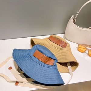 قبعة دلو مصممة أزياء نسائية قبعات ذات حافة بخيل مع حبل بأحرف غير رسمية 2 ألوان أساسية لفصل الصيف