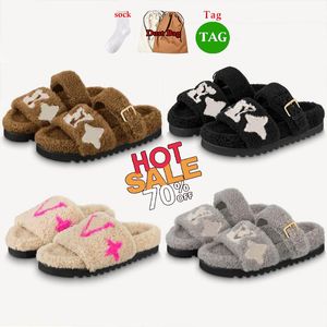 Sandali da donna firmati Lettera V Lambs Slide Pantofole di lana bianche nere Large Woman Slider Platform Slider Running Geta