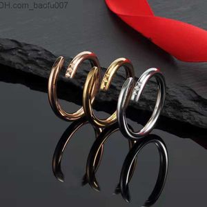 Anelli a fascia 2023 Nuovo anello per unghie in oro 18 carati Anello per coppia di moda per uomo Donna Anelli classici per designer di marca Gioielli in acciaio inossidabile Z230629