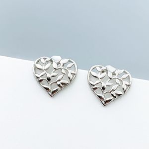 Elgant Olive Leaf Heart Earrings Climber Heart-Shaped Silverörhängen Pierced Ears Classic Designer Jewelry Charms Letter Love Earring For Women Man Rose Gold Presents