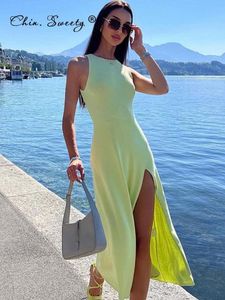 Grundläggande casual klänningar Sexig stickad delad kvinnoklänning Summer Tank Hip Package Bodycon a-line midi klänningar Chic ärmlös strand vestidos kvinnlig 230628