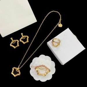 Geometric Diamond Inlay Simple Women Necklace Earring Brooch Ring Set Ladies Banshee Beauty head Clavicular Chain Designer Jewelry Birthday Party Gifts XMS1h04