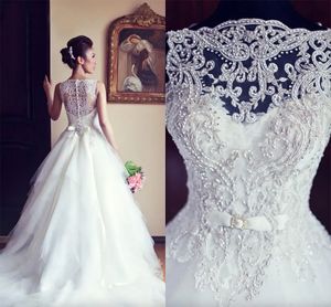 Più recenti abiti da sposa in cristallo senza maniche eleganti 2023 Mashi