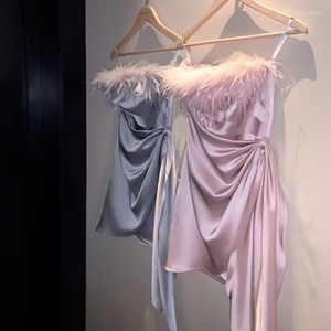 Günlük Elbiseler Lüks Sahte Devekuşu Kürk Saten Kombinezonlar Elbise Ipek Pileli Parlak A-Line Dantelli Etek Düzensiz Vestidos Mujer
