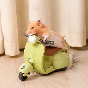 Küçük Hayvan Malzemeleri Hamster Dublör İplik Motosiklet 360 Derece Dönen Hafif Müzik Elektrikli Scooter Pet Yaratıcı Oyuncak Hediyeler 230628