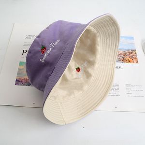 Härlig broderi Strawberry Sun Hats Casual broderi hinkhattar för kvinna utomhus resor dekor kläder tillbehör lila