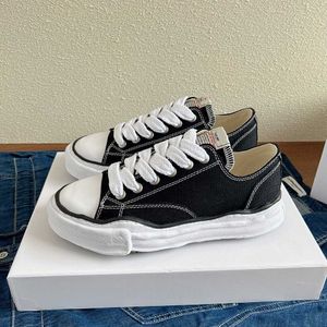 Maison Mihara Yasuhiro Niedrig geschnittene vielseitige Dissolved-Schuhe für Herren und Damen, Sommer-Neue MMY-Leinwandschuhe in Schwarz und Weiß