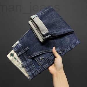 Mäns jeansdesigner Spring Thin Elastic Jeans For Men's Korean Version Slim Passning Denim Pants Dark Blue Liten Straight Leg JPB7