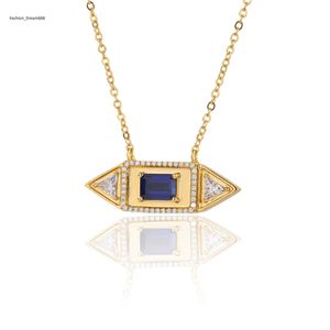 Grundare Band Original Designer Style Emerald Cut Sapphire Halsband med Side Stone Moissanite Pendant i Sterling Silver