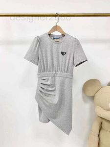 Urban Sexy Dresses Designer 23 Spring/Summer Fashion Casual Letter Triangle Mark Round Neck Oregelbundet veckad midjeband T-shirt Dress WKC3