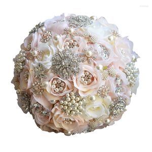Fiori decorativi sposa nozze rino di rinestina del nastro satinato di rosa fiore perle bouquet de mariage con accessori per San Valentino