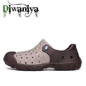 Scarpe da acqua Diwaniya Zoccoli Sandali Uomo Large Size Slip On Outdoor Beach Estate Causale Traspirante Uomo Con Foro 230629