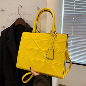 Marka Toptan Gün Paketleri Kadın Çantası Moda Çanta Büyük Kapasiteli Tek Omuz Crossbody Çanta