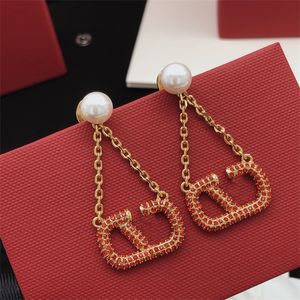 Дизайнерские серьги-гвоздики V Logo Charm Pearl Earring Women Luxury Metal Earring Jeweller Woman Gifts Fashion Hoop Jewelry a128