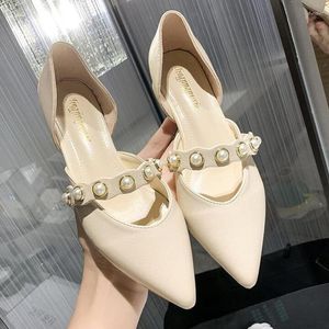 Sandaler 2024 Kvinnor Soft Toe Leather Cap Hollow Women's Shoes Thick Heels Middle Summer Fashion All-Match Pointed Pumps 637 'S 29 C