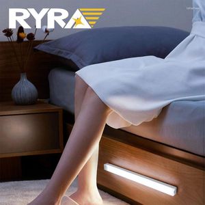 Luci notturne Sensore di movimento Luce Lampada ricaricabile USB Armadietto Armadio Scala Retroilluminazione per rilevatore camera da letto cucina