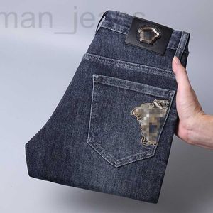Mäns jeans designer höst och vinter ny för män ljus lyxkoreansk version tjock elastisk fötter smal fit varumärke broderi medusa h64n