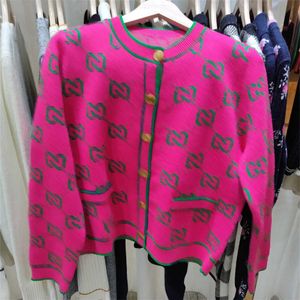 Fashionabla kvinnor cardigan tröjor mjuka kashmir stickade toppar knapp cardigans design grön randig brev dekoration höst designer personlighet tröja