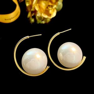 Charm Tiktok Net Red Earrings Light Luxury Temperament Simple Exaggerate Fashion Pearl Гальванопокрытие Real Gold Silver Needle 230630