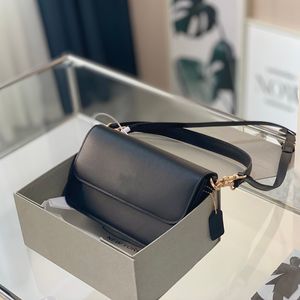 Новый дизайнер Cherry Flap Crossbody Tabby Shopping Women Lovely Leather Coac Beynn Chain Вечерние сумки с ручками Наплечный кошелек Pursrs Специальный подарочный пакет Размер 23x8x14cm