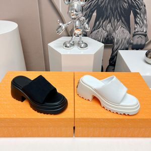 Devil Sandals White Black NW's Chunky Cow Leather Slippers Silver Buckle Heel Höjd Plattform Slides Designer Luxury Women Shoes