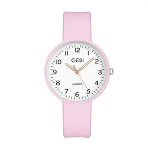 2023 Summer Jelly Silicone Watch بالجملة Fashion Tiktok Net Red New Student Glow Quartz Waterproof Watch