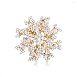 Broscher handgjorda imitation pärlblomma för kvinnor lyxigt snöflinga brosch stift tröja kapptillbehör smycken gåva
