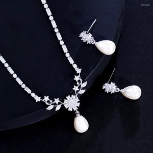 Halskette Ohrringe Set CWWZircons Klar Weiß CZ Stein Blume Blatt Baumeln Hochzeit Party Perle Und Für Frauen T695