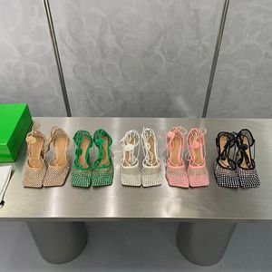 Luxurys High Heel Sparkleストレッチレースアップサンダルデザイナー女性ドレスシューズメッシュとレザーサンダルアンクルストラップデザイナーヒールスクエアトーポンプファッションウェディングシューズ