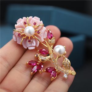 Pins broszki Piękna naturalna matka perłowych kwiatów dla kobiet prezenty imprezowe luksusowe biżuteria 230629