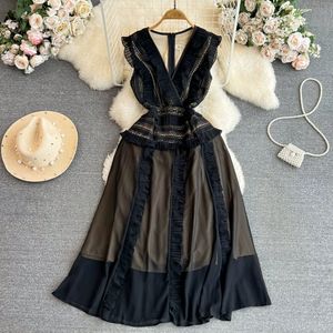 Estilo luxuoso e elegante com decote em v sem mangas oco água dissolvida flor emendada cintura a linha plissado borda grande vestido de balanço