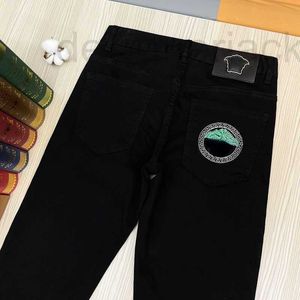 Men's Jeans Designer Luxury Medusa Embroidered Mens Spring Summer Tight Denim Pants Trousers Zipper Access Control Jean Mild Water Wash U9IM