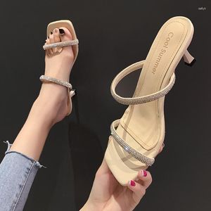 Chinelos Sapatos de Salto Alto Lady Soft Luxury Sliders Chinelos Feminino Jelly Flip Flops Feminino Tap Comfort Designer 2023 Summer Glitte