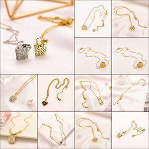 Never Fading Luxury Brand Designer Pendants Necklaces Faux Leather Crystal Gold Silver Stainless Steel Letter Choker Pendant Necklace Chain Jewelry Accessories