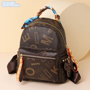 Großhandel Umhängetasche 3 Farben süße kleine frische Anhänger Studentenrucksäcke Straße Persönlichkeit Nietenrucksack elegante Atmosphäre Band Mode Handtasche 671#