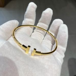 gioielli firmati Stile T Bracciale catena a maglia cubana Bracciale da donna Marchio Designer Lettera Bracciale Cristallo placcato diamante Intarsio Polsino con vite di diamanti Regalo di coppia